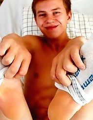 Straight teen wanking his thick one!